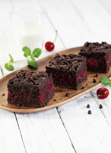 brownie-kirsch-kuchen-leipzig-konditorei.webp